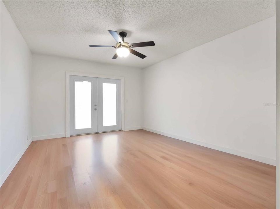 En Venta: $399,999 (4 camas, 2 baños, 1924 Pies cuadrados)