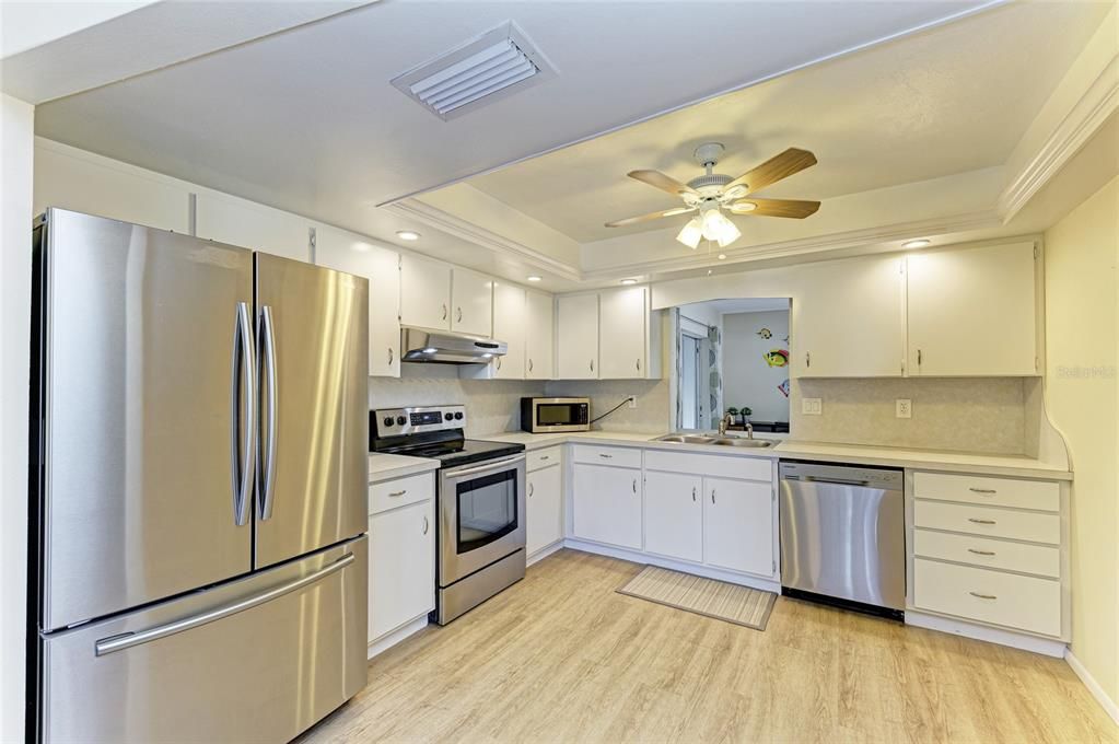 For Sale: $339,000 (2 beds, 2 baths, 1404 Square Feet)