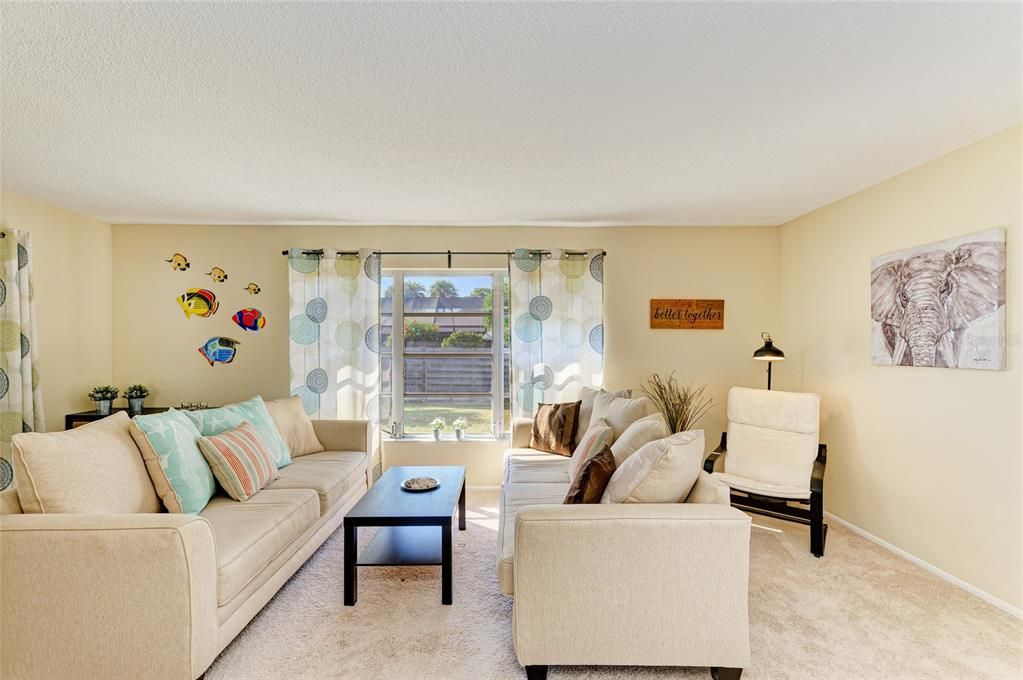 For Sale: $339,000 (2 beds, 2 baths, 1404 Square Feet)