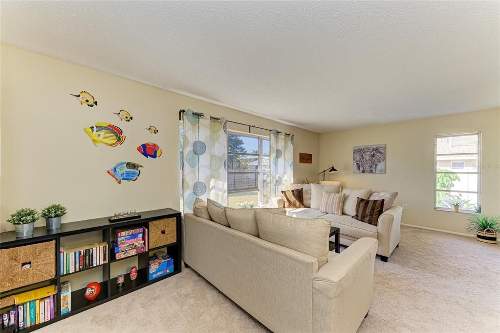 For Sale: $339,000 (2 beds, 2 baths, 1404 Square Feet)