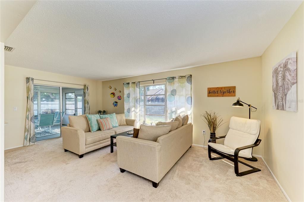 For Sale: $339,000 (2 beds, 2 baths, 1404 Square Feet)