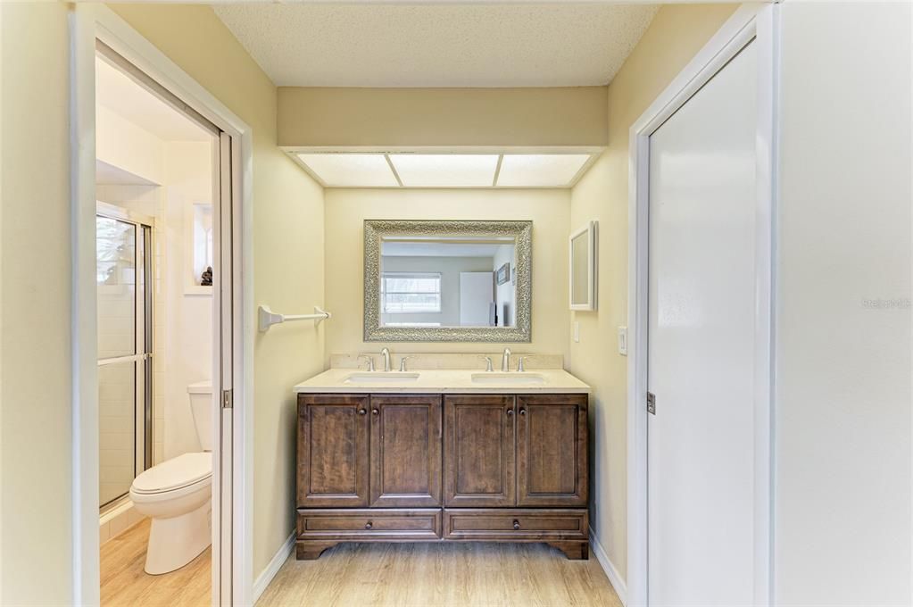 For Sale: $339,000 (2 beds, 2 baths, 1404 Square Feet)