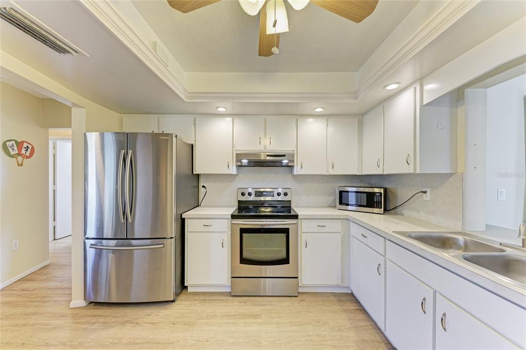 For Sale: $339,000 (2 beds, 2 baths, 1404 Square Feet)