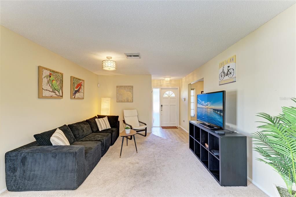 For Sale: $339,000 (2 beds, 2 baths, 1404 Square Feet)