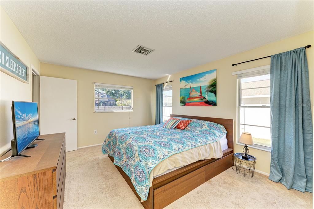 For Sale: $339,000 (2 beds, 2 baths, 1404 Square Feet)