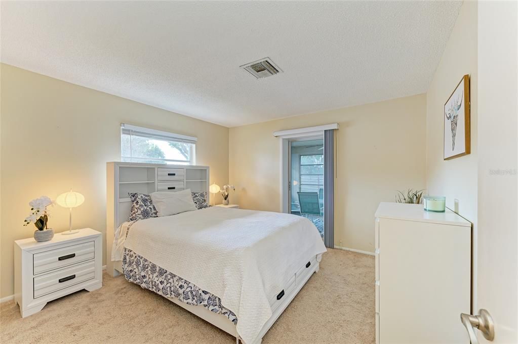 For Sale: $339,000 (2 beds, 2 baths, 1404 Square Feet)