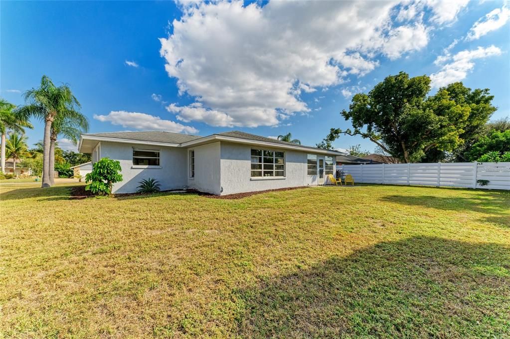 For Sale: $339,000 (2 beds, 2 baths, 1404 Square Feet)