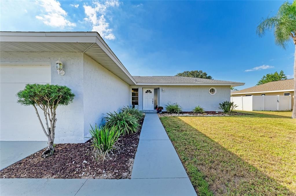 For Sale: $339,000 (2 beds, 2 baths, 1404 Square Feet)