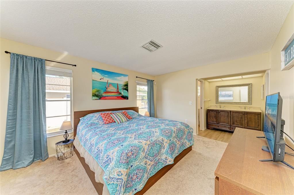 For Sale: $339,000 (2 beds, 2 baths, 1404 Square Feet)