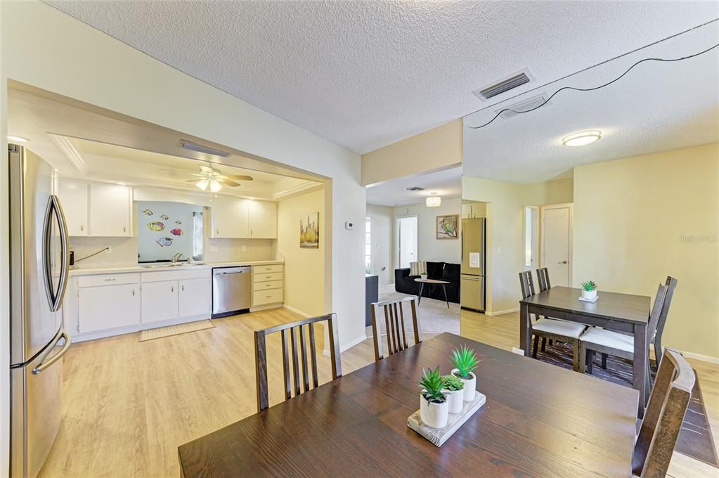 For Sale: $339,000 (2 beds, 2 baths, 1404 Square Feet)