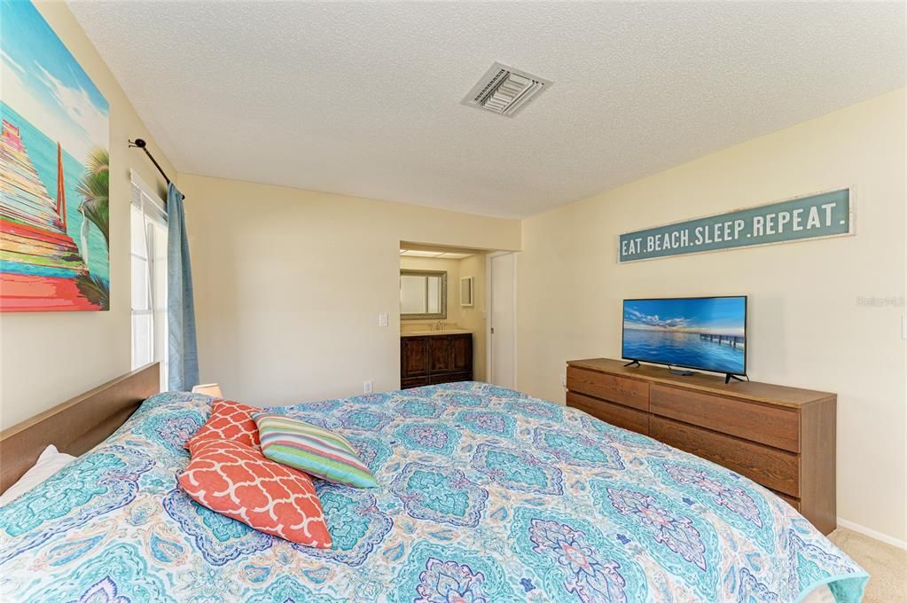 For Sale: $339,000 (2 beds, 2 baths, 1404 Square Feet)