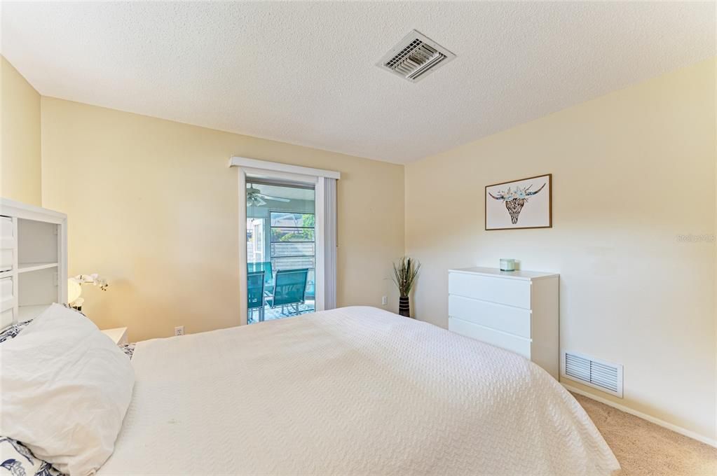 For Sale: $339,000 (2 beds, 2 baths, 1404 Square Feet)