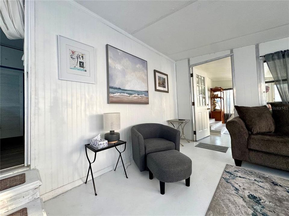 For Sale: $185,000 (1 beds, 1 baths, 658 Square Feet)