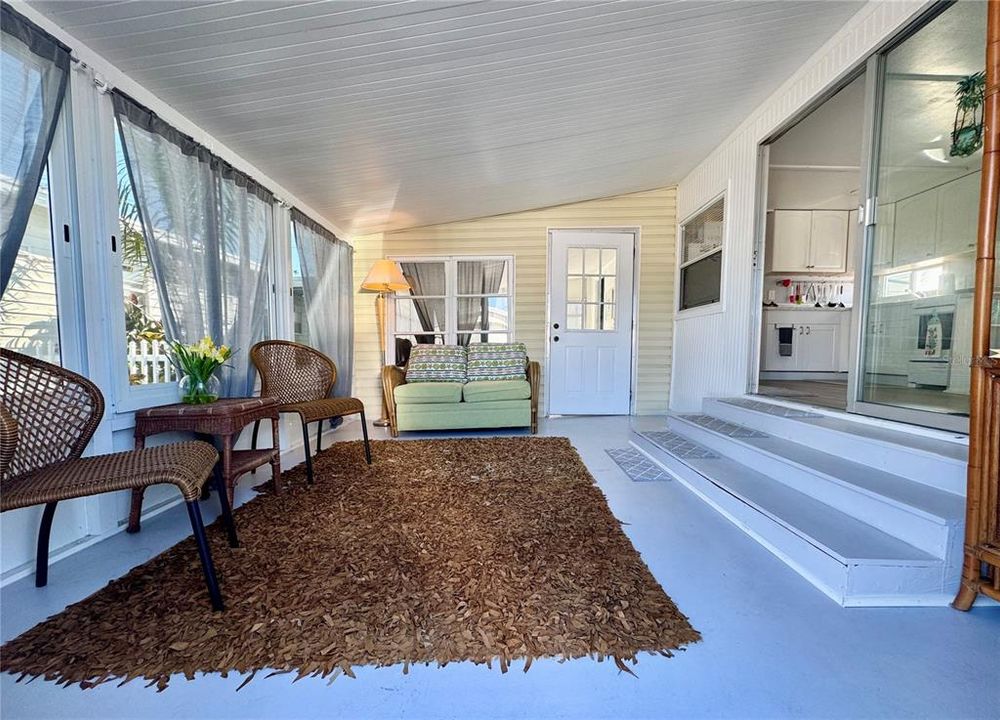 For Sale: $185,000 (1 beds, 1 baths, 658 Square Feet)