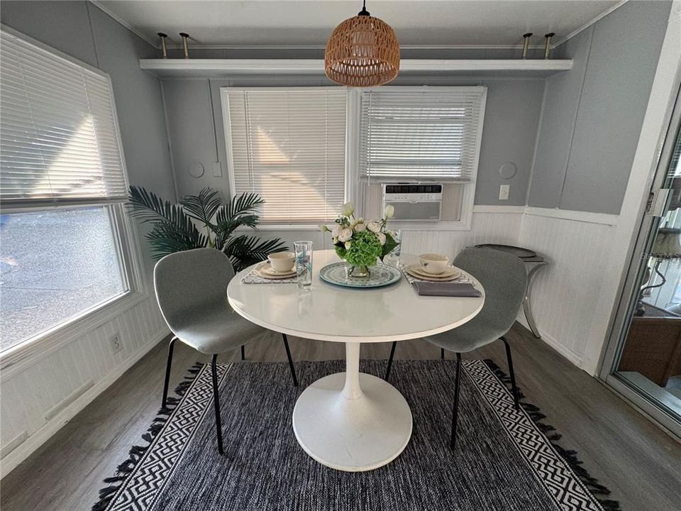 For Sale: $185,000 (1 beds, 1 baths, 658 Square Feet)