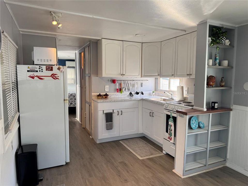 For Sale: $185,000 (1 beds, 1 baths, 658 Square Feet)