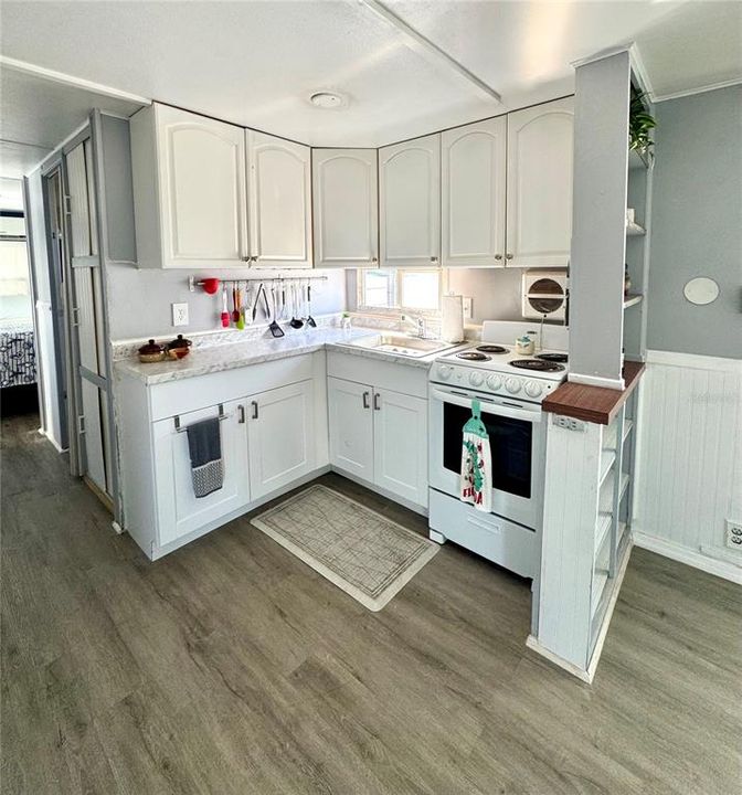 For Sale: $185,000 (1 beds, 1 baths, 658 Square Feet)