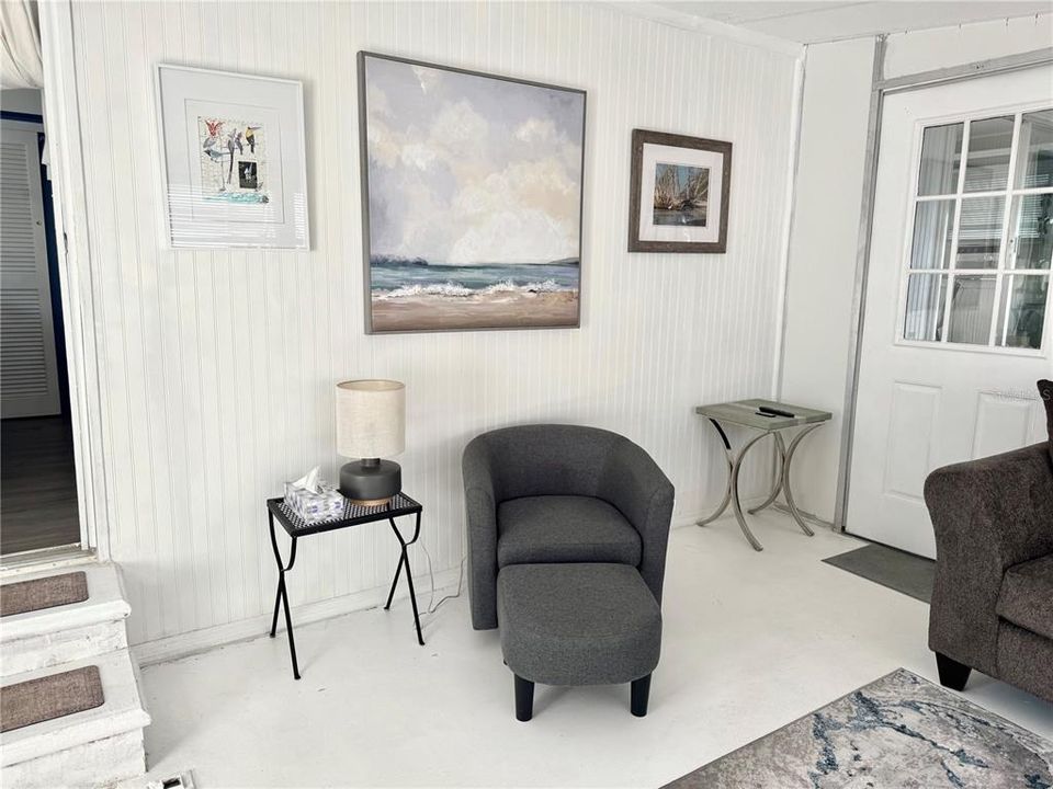 For Sale: $185,000 (1 beds, 1 baths, 658 Square Feet)