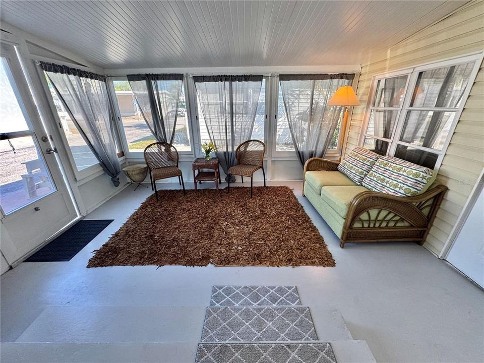 For Sale: $185,000 (1 beds, 1 baths, 658 Square Feet)