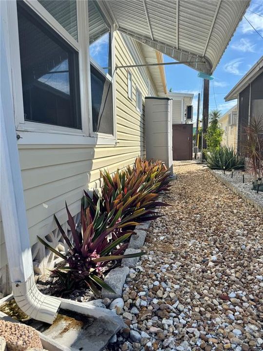 For Sale: $185,000 (1 beds, 1 baths, 658 Square Feet)