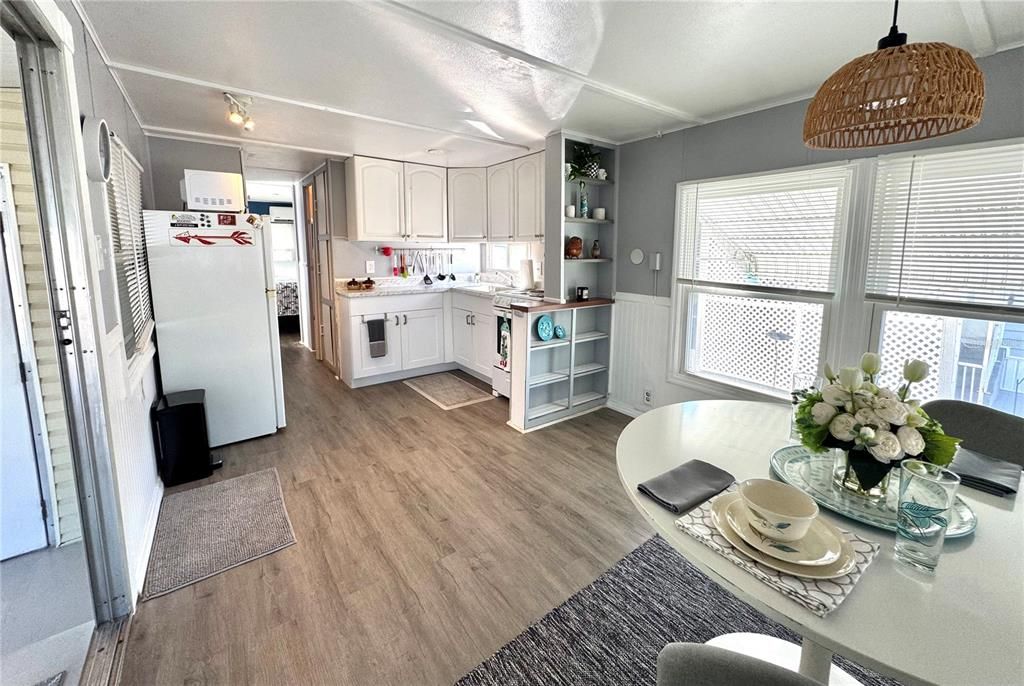 For Sale: $185,000 (1 beds, 1 baths, 658 Square Feet)