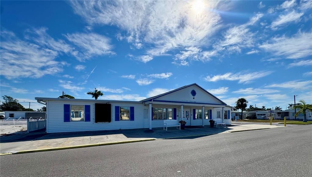 For Sale: $185,000 (1 beds, 1 baths, 658 Square Feet)