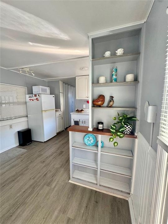 For Sale: $185,000 (1 beds, 1 baths, 658 Square Feet)