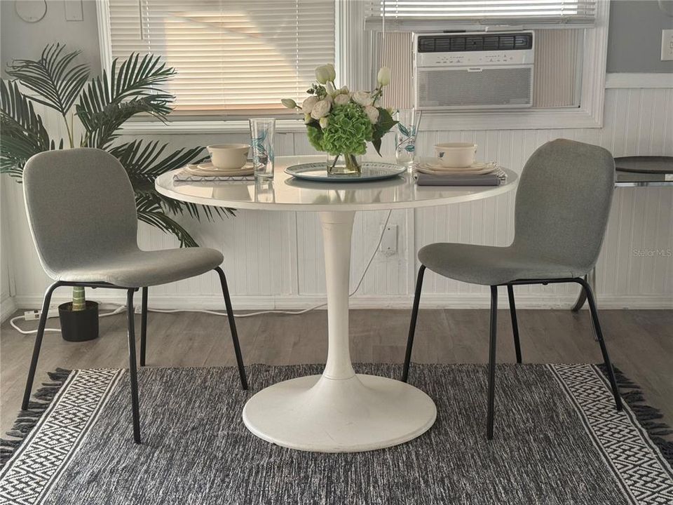 For Sale: $185,000 (1 beds, 1 baths, 658 Square Feet)