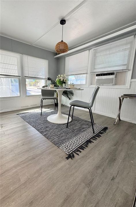 For Sale: $185,000 (1 beds, 1 baths, 658 Square Feet)