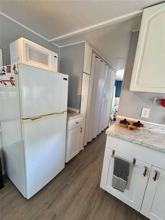 For Sale: $185,000 (1 beds, 1 baths, 658 Square Feet)