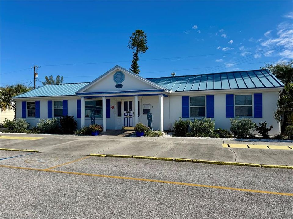 For Sale: $185,000 (1 beds, 1 baths, 658 Square Feet)