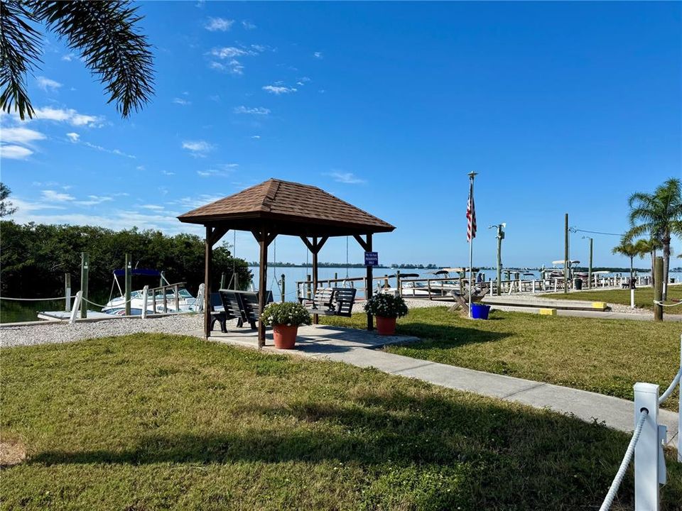 For Sale: $185,000 (1 beds, 1 baths, 658 Square Feet)