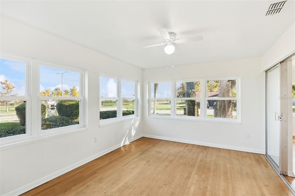 For Sale: $425,000 (2 beds, 1 baths, 1128 Square Feet)