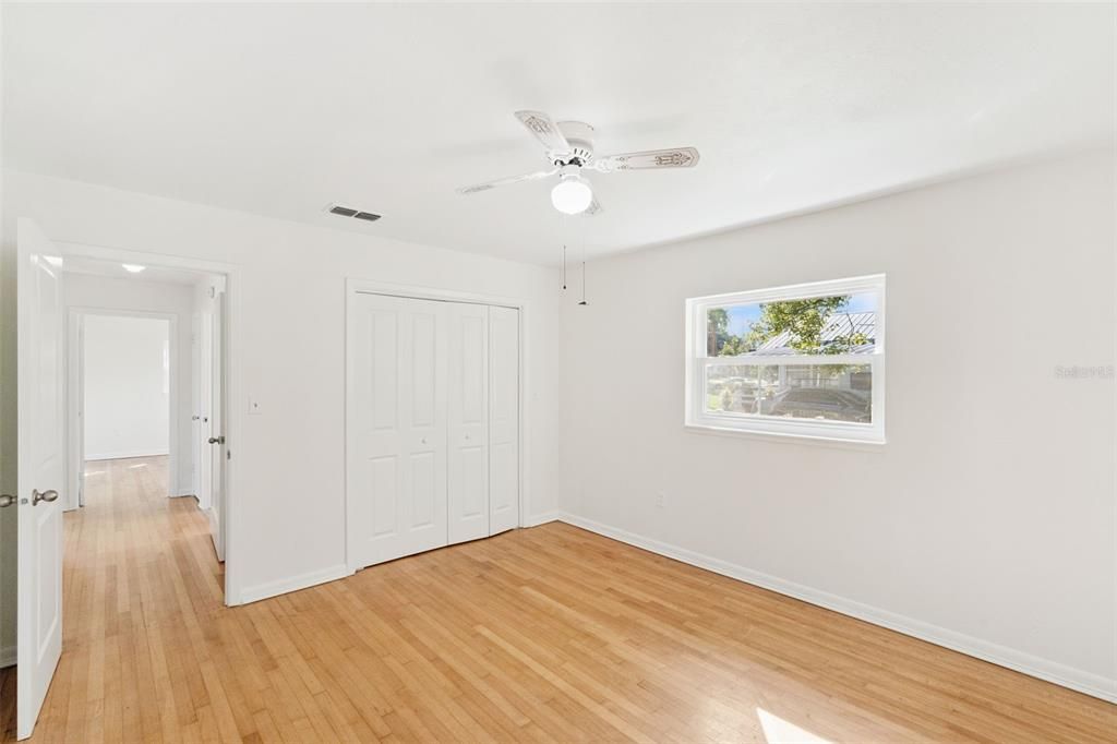 For Sale: $425,000 (2 beds, 1 baths, 1128 Square Feet)