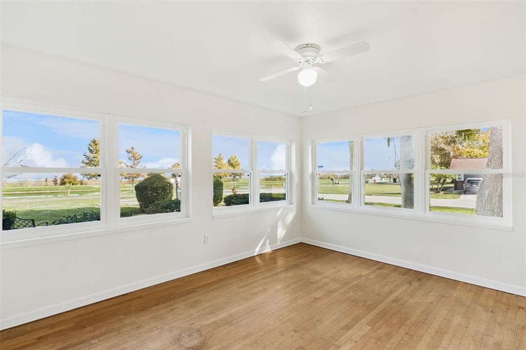 For Sale: $425,000 (2 beds, 1 baths, 1128 Square Feet)