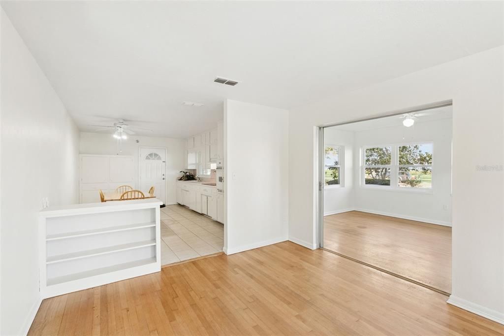 For Sale: $425,000 (2 beds, 1 baths, 1128 Square Feet)