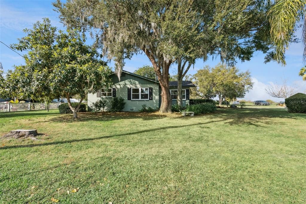 For Sale: $425,000 (2 beds, 1 baths, 1128 Square Feet)