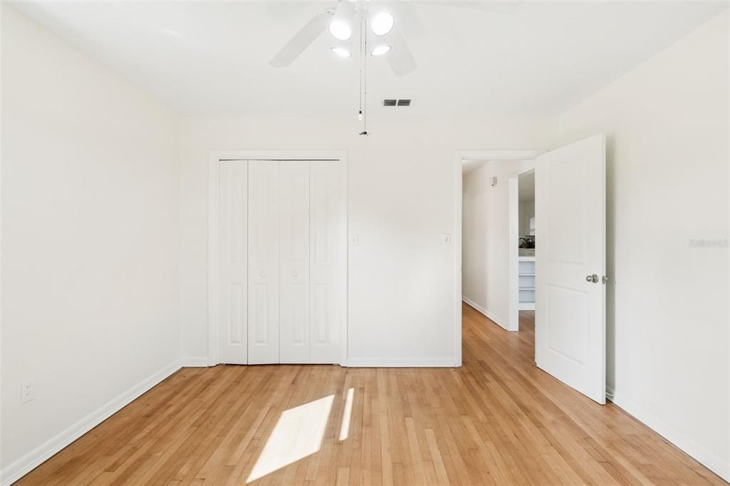 For Sale: $425,000 (2 beds, 1 baths, 1128 Square Feet)