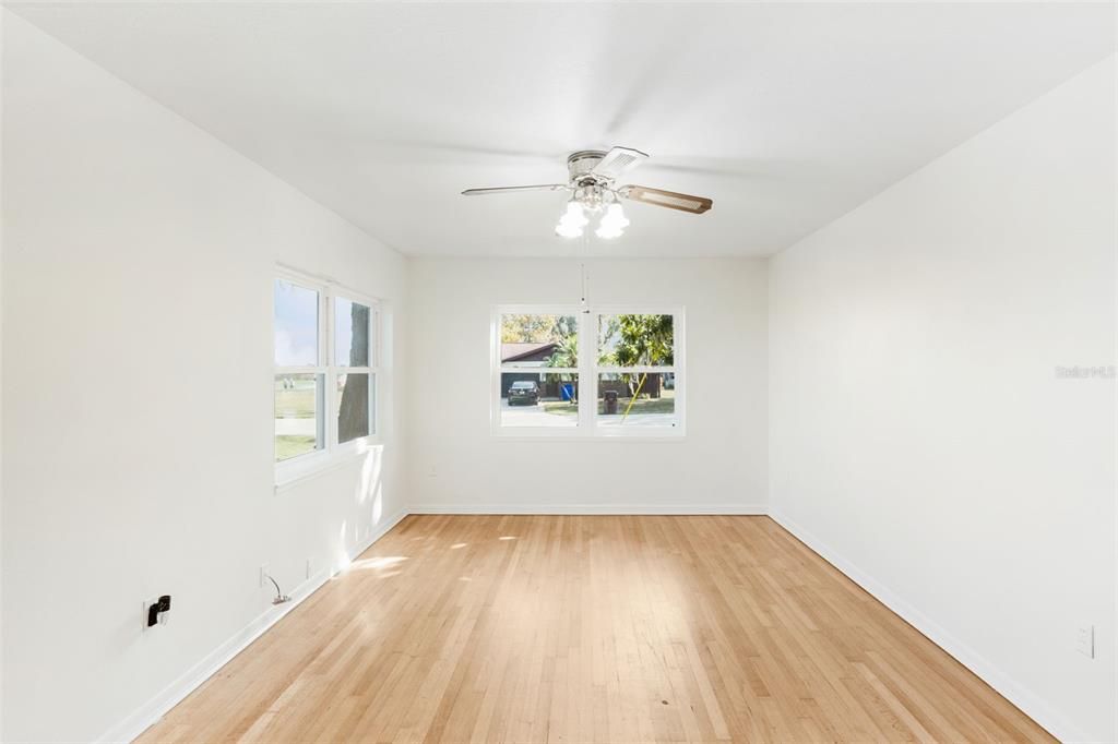 For Sale: $425,000 (2 beds, 1 baths, 1128 Square Feet)