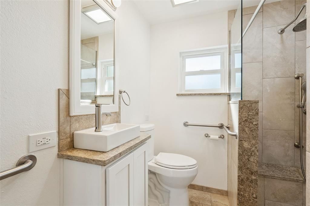 For Sale: $425,000 (2 beds, 1 baths, 1128 Square Feet)