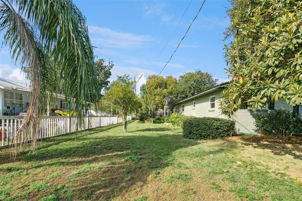 For Sale: $425,000 (2 beds, 1 baths, 1128 Square Feet)