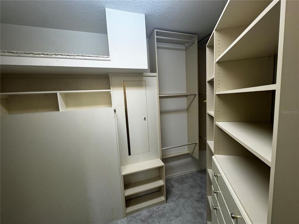 For Rent: $5,500 (5 beds, 3 baths, 2953 Square Feet)