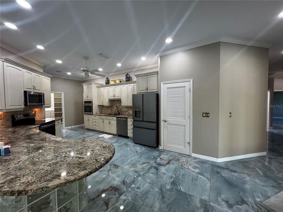 For Rent: $5,500 (5 beds, 3 baths, 2953 Square Feet)