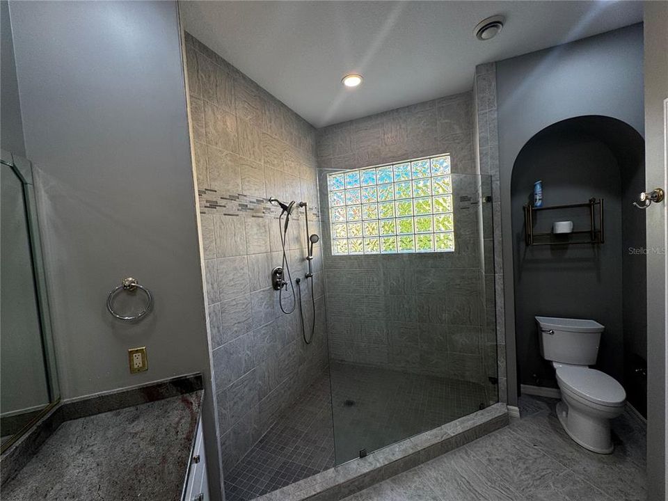 For Rent: $5,500 (5 beds, 3 baths, 2953 Square Feet)