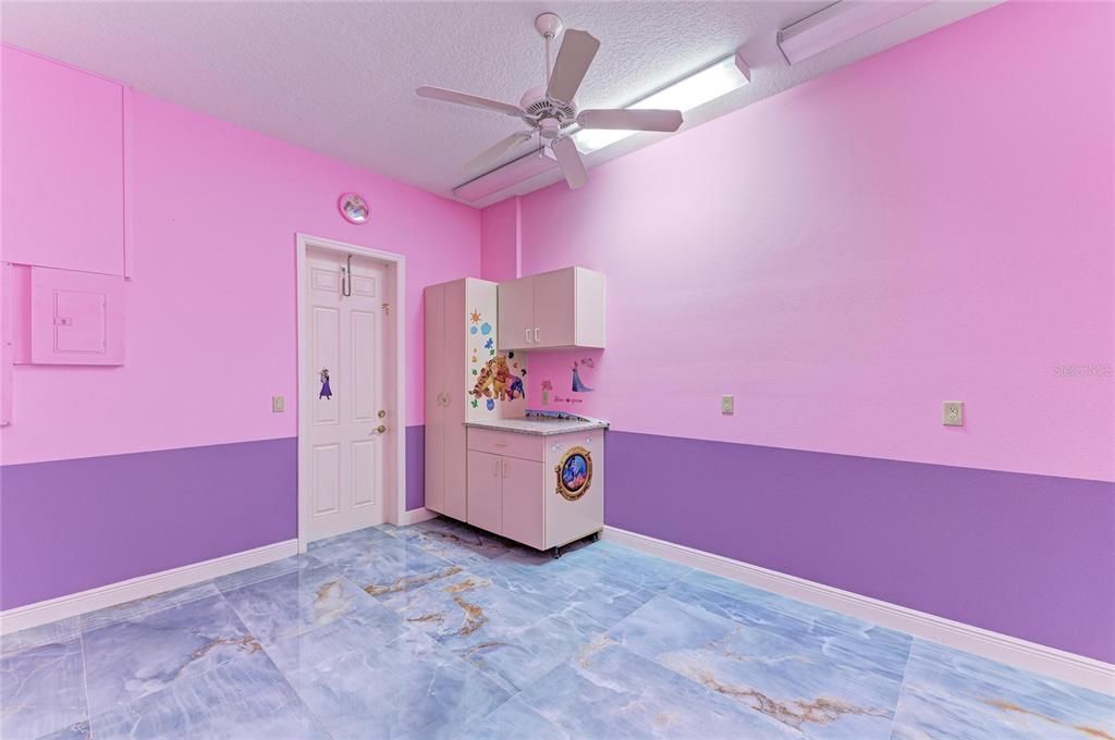 For Rent: $4,490 (5 beds, 3 baths, 2953 Square Feet)