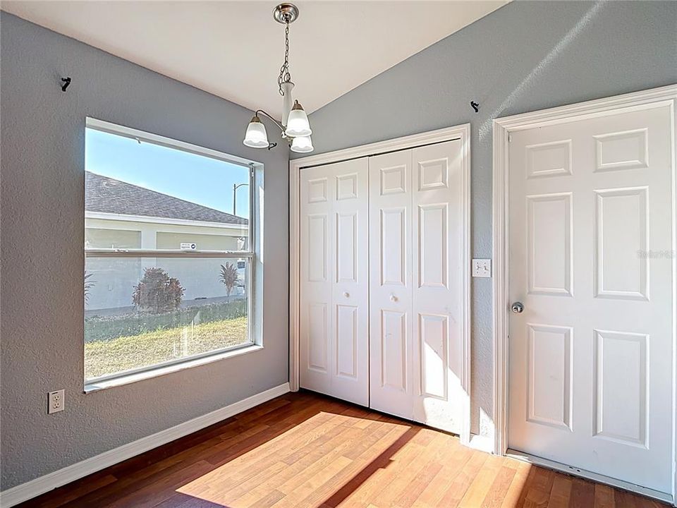 For Sale: $299,900 (3 beds, 2 baths, 1501 Square Feet)