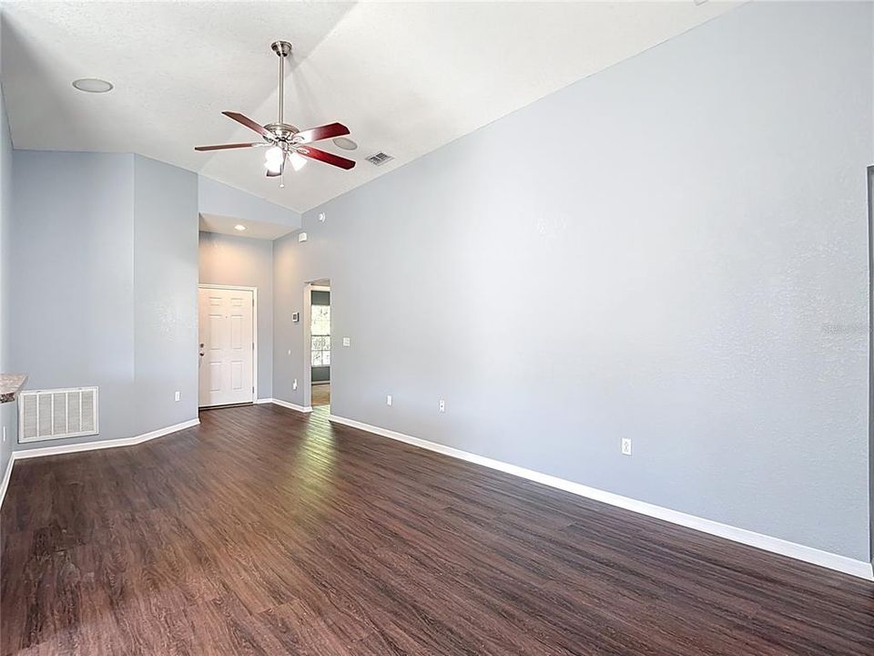 For Sale: $299,900 (3 beds, 2 baths, 1501 Square Feet)
