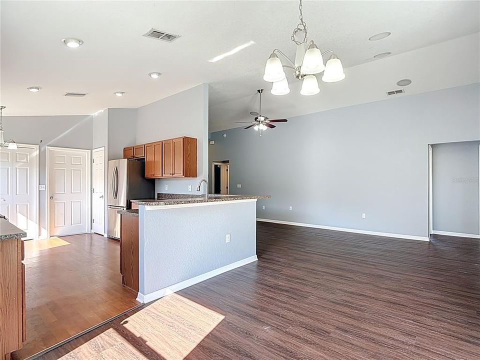 For Sale: $299,900 (3 beds, 2 baths, 1501 Square Feet)