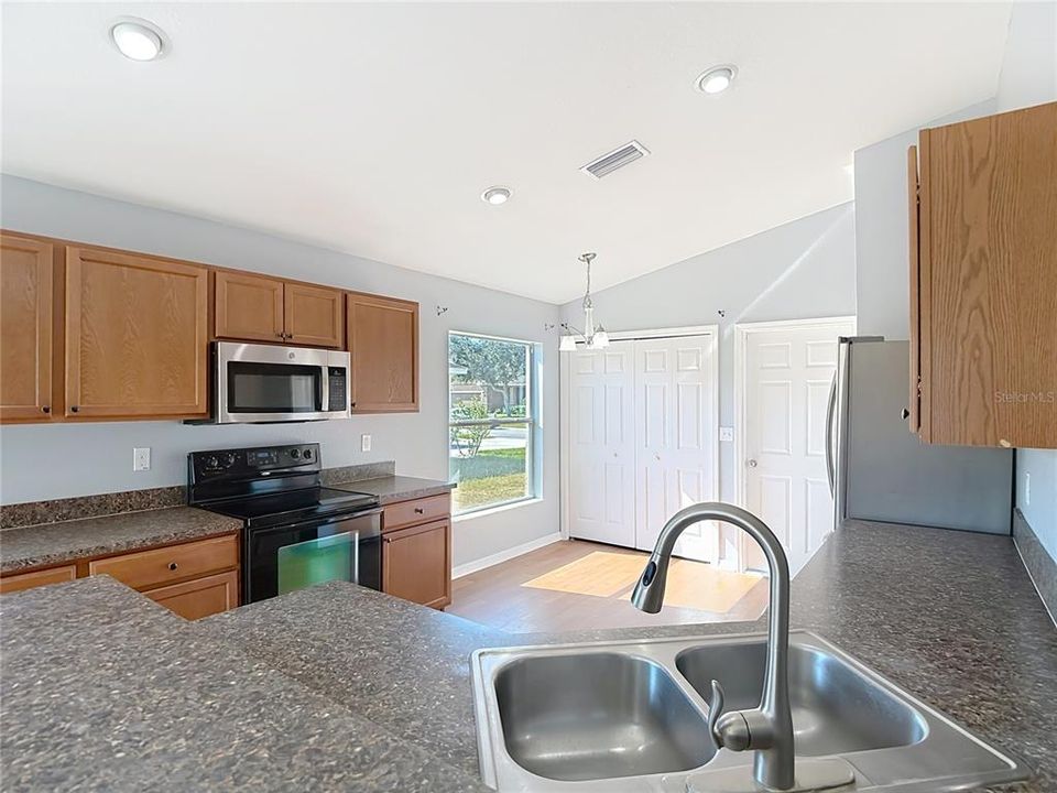 For Sale: $299,900 (3 beds, 2 baths, 1501 Square Feet)