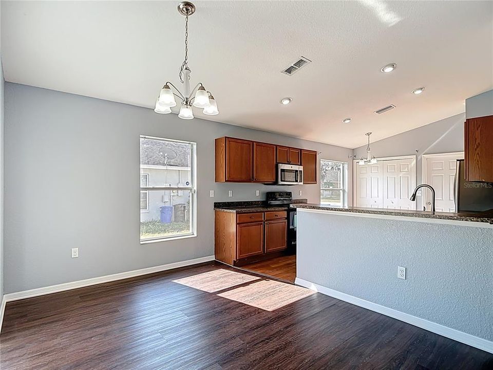 For Sale: $299,900 (3 beds, 2 baths, 1501 Square Feet)